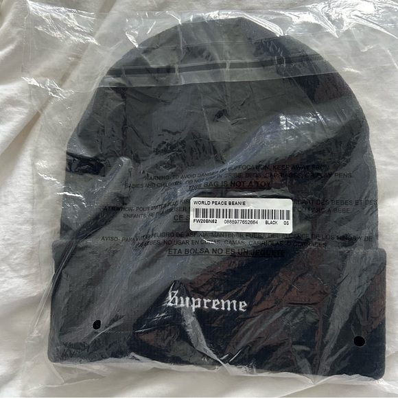 SUPREME World Peace Beanie Black NWT - Picture 1 of 4